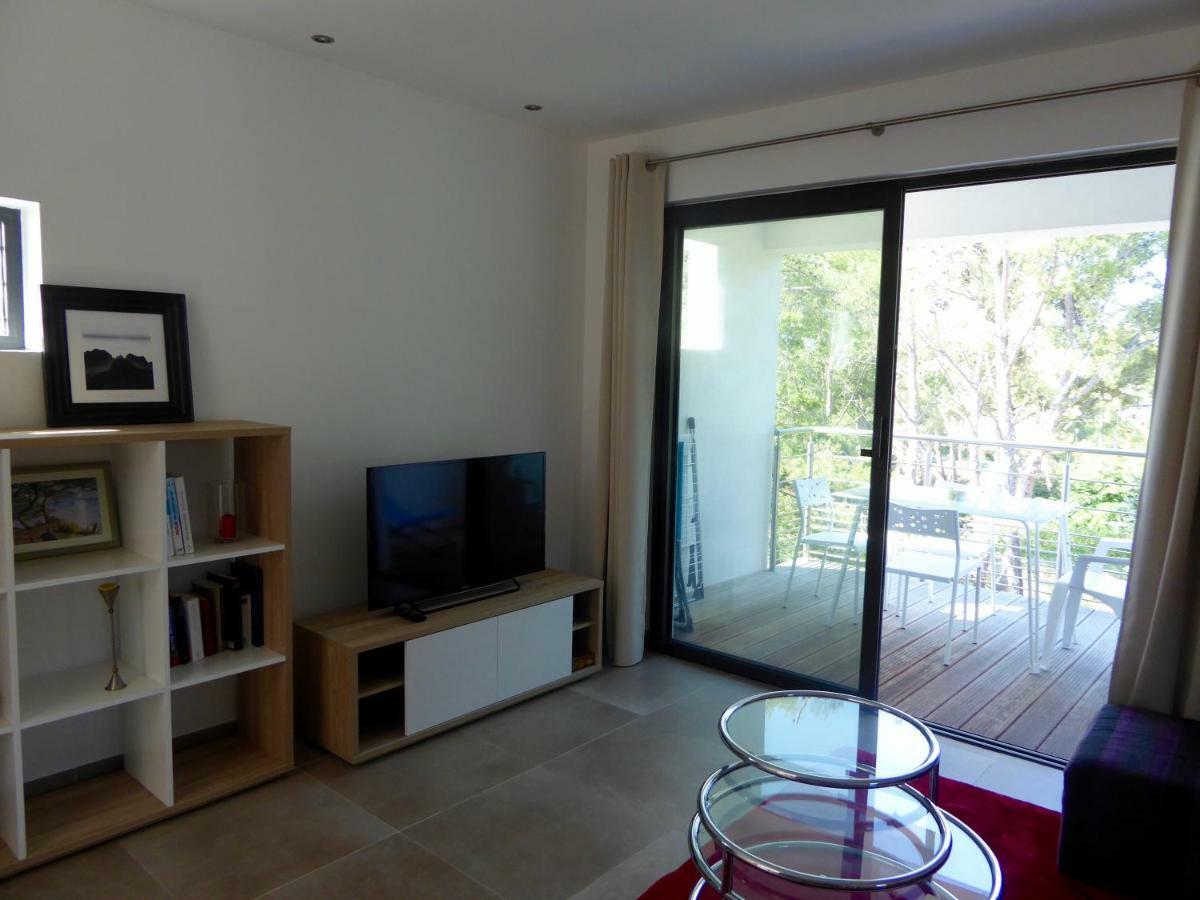 Villa Lucienne Bandol , T2 4 Etoiles Avec Garage, Dans Les Calanques Luaran gambar
